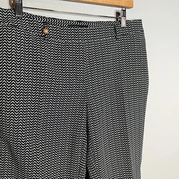 🔆 White House Black Market chevron patterned Ankle Taper dress pants - Image 2