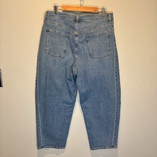Old Navy Medium Wash High Rise Barrel Leg Jeans - size 14 - Image 2
