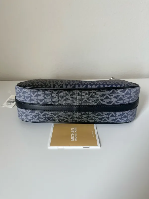 Michael Kors Jet Set Travel Large Pouchette Crossbody - Image 5