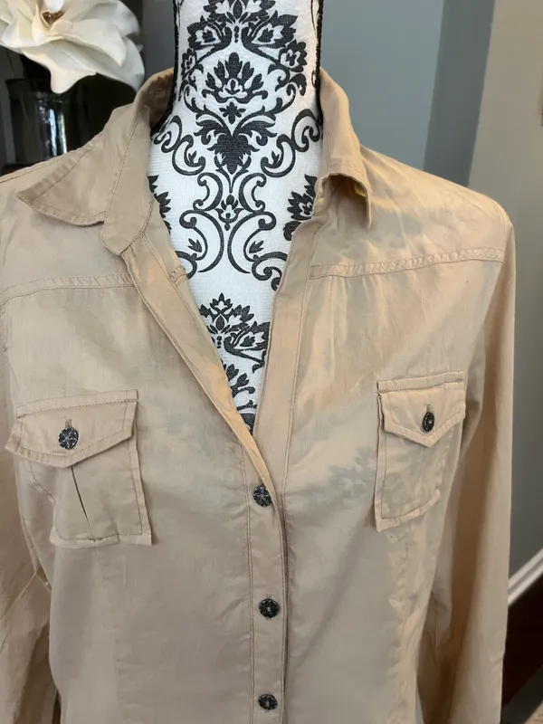 Nine West Jeans Size Medium Tan Button Down Shirt - Image 6