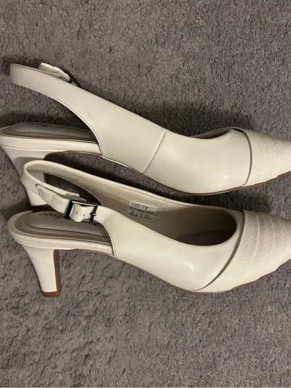 Easy Street Open Back Ladies Shoes, Size 11M - Image 2