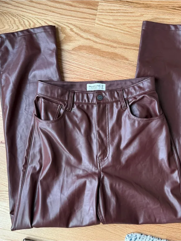 Abercrombie 90s Straight Ultra High Rise Faux Leather Pants Brown - Size 29/8 - Image 5