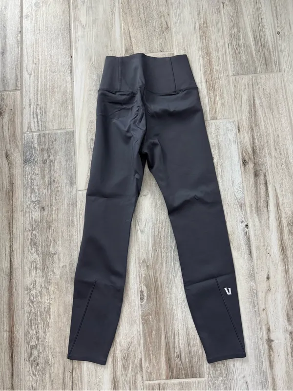 Vuori Evolve Legging Charcoal Grey Small Like New - Image 4