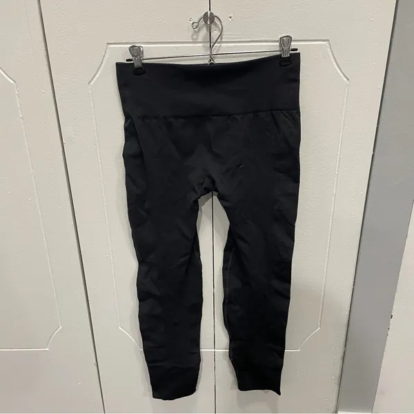 Lululemon Black 7/8 Leggings - Image 2