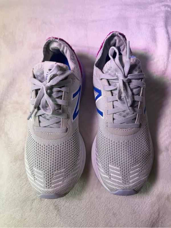 New Balance Women's Light Gray Running Shoe with Purple and Pink Accents - Image 4