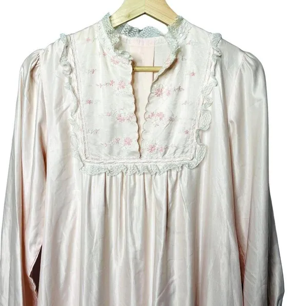 Vintage Pink Satin Long Nightgown Modest Sleepware Embroidered Pockets u Size L - Image 3