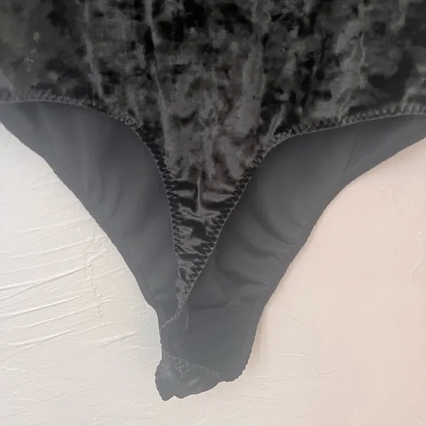 NWT Victoria's Secret crushed velvet body suit size M/L - Image 11