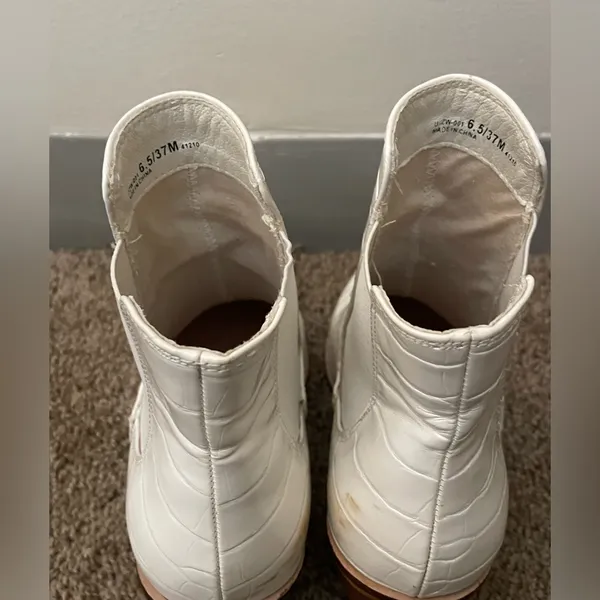 Chinese Laundry White Snakeskin Ankle boots - Image 4