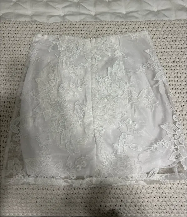 Yoins White Lace Skirt - Image 2