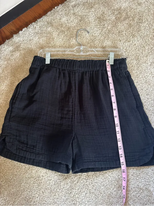 Old Navy Women's Black Elastic-Waist Band Shorts in Black - Size: medium - Image 3