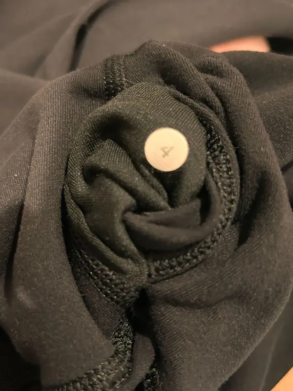 Lululemon Wunder Under black leggings 21” size 4 thick material - Image 6