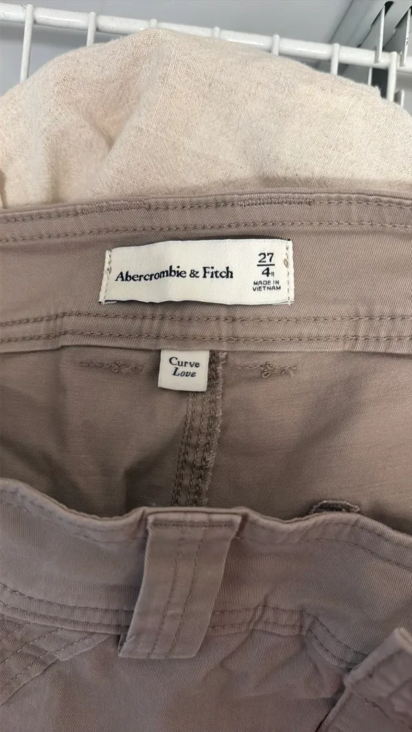 Abercrombie Relaxed Cargo Curve Love Pants - Image 3