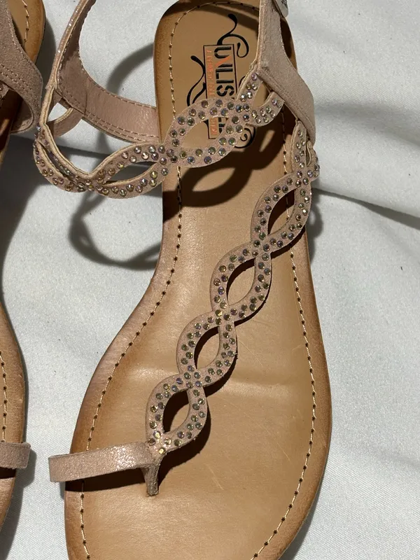 Unlisted by Kenneth Cole Embellished Wedge Sandals Size 7 - Image 3