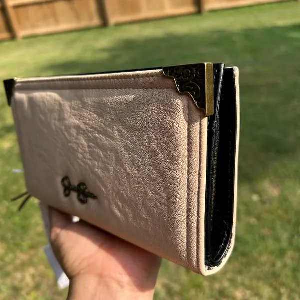 NWT Jessica Simpson Bifold Wallet Sandstone - Image 3