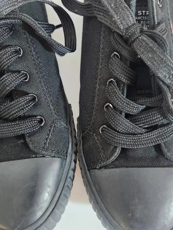 Levi’s Womens Black Canvas Lace-Up Sneakers Size 9 - Image 4