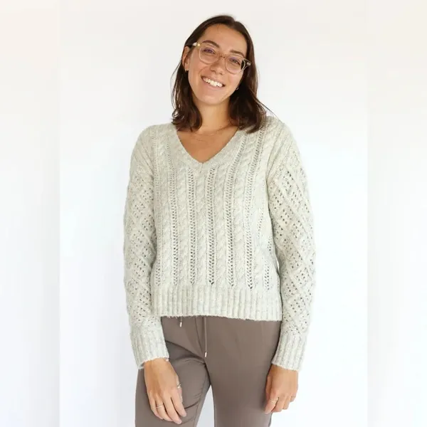 Line Pullover cable knit v-neck sweater with beautiful detailing‎ Size L - Image 2