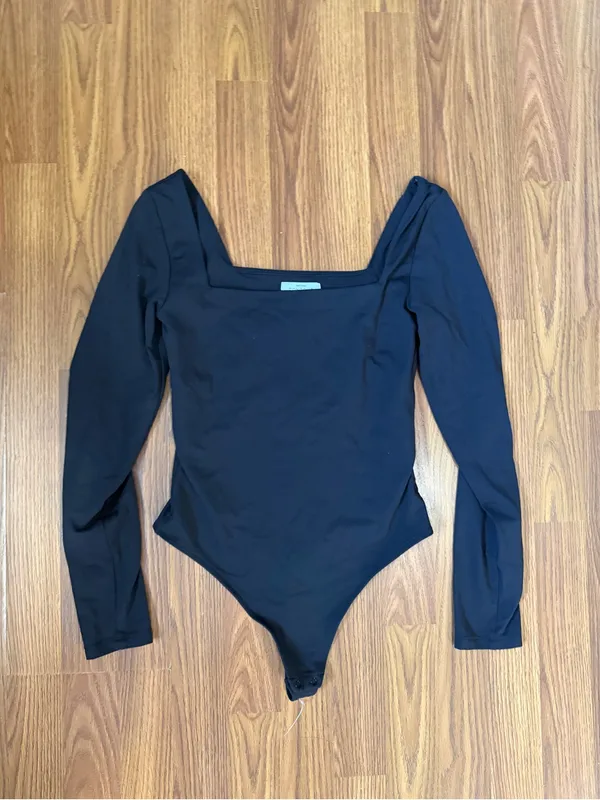Babaton x Aritzia Contour Square Neck Long Sleeve Bodysuit Black Medium - Image 3