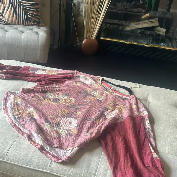 Free‎ People Floral Maroon Puff Sleeve LS Top Size Medium - Image 4