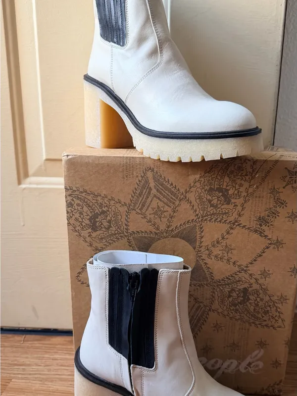 Free People Cream Chelsea Platform Ankle Boots with Black Elastic - Image 6