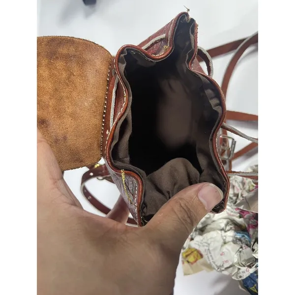 Vintage Women’s Brown/Tan Tooled Leather Backpack Bucket Bag, El Salvador - Image 9