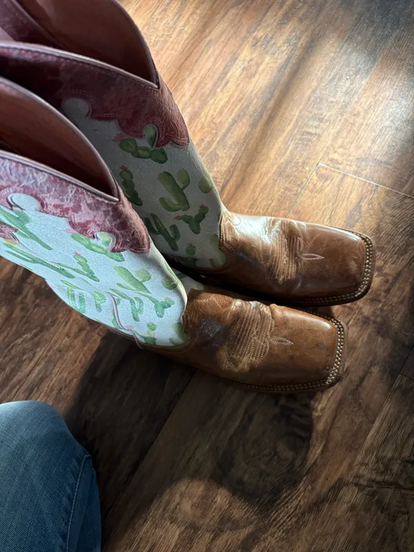 Ariat Cowgirl Boots - Image 4