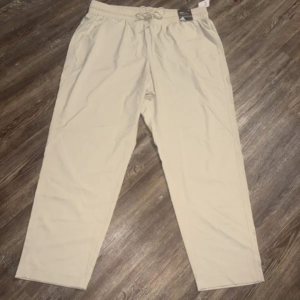 Gap Fit Runaround Pant XL NWT Khaki Athletic Lounge Gym Elastic Waist Bottoms - Image 3
