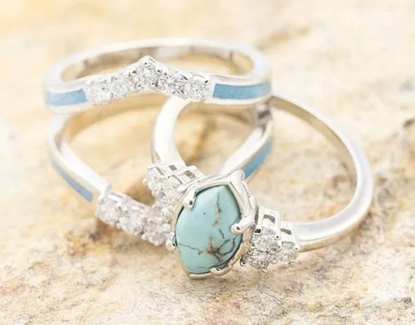 ⚠️ Clearance NWT Three in one hollow turquoise ring with rhinestones. - Image 2