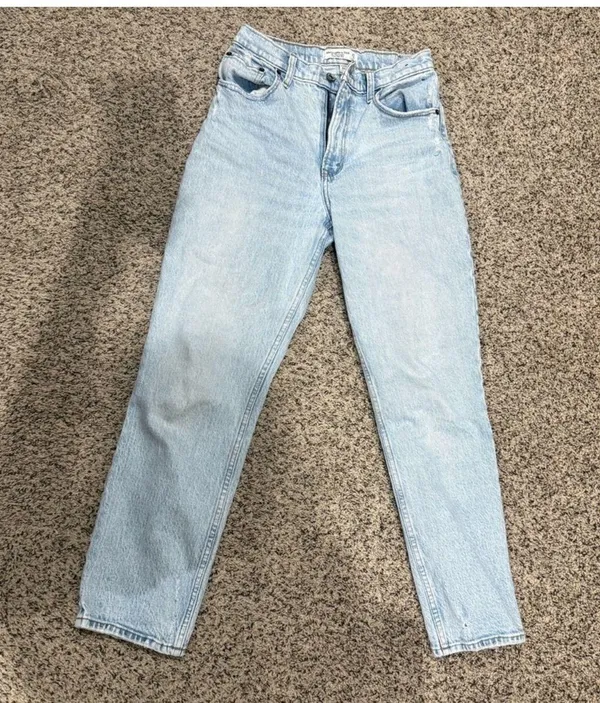 Abercrombie and Fitch Ultra High Rise 90s Straight Jean - Image 2