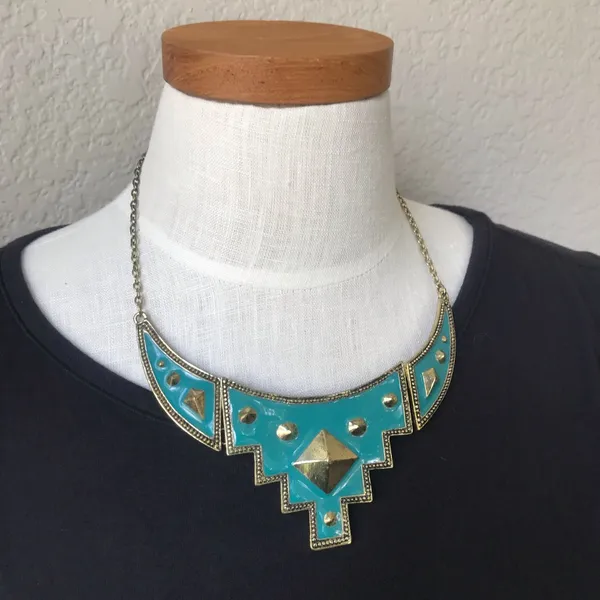 🖤FREE with purchase: Stud Bib Necklace Gold - Image 5