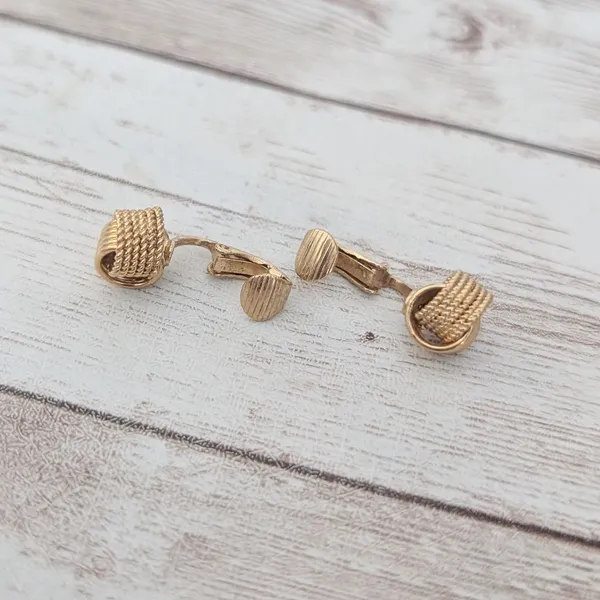 Vintage Avon Clip On Earrings - Pretty Gold Tone Interlocking Design 3/8" - Image 3