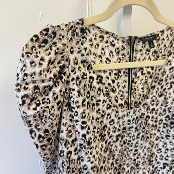 Ann Taylor Leopard Print Puff Shoulder Back Zip Blouse Top Tan Black Size 6 - Image 4