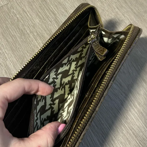 Juicy Couture Beown Leather Wallet - Image 4