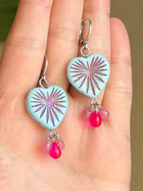Handmade quality Czech glass heart beads fairy boho vintage retro style earrings🩷 - Image 3