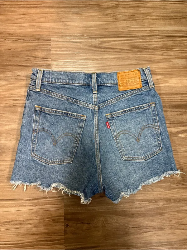 Levi’s Premium Ribcage Shorts Urban Oasis Raw Hem W27 $80 - Image 3