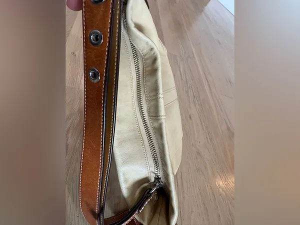 Coach leather shoulder bag cream - Image 3