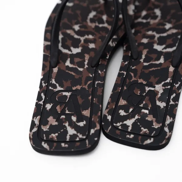 Veronica Beard -‎ Analee Flat Thong Sandals - Image 3
