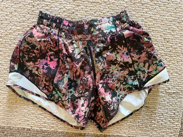 Lululemon Hotty Hot Short Stencil Blossom Red Multi Sheer Swift Ultra Light - Image 4
