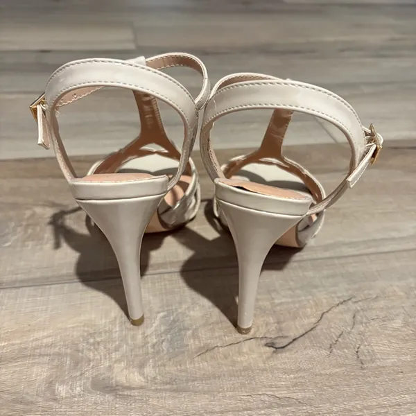 Daisy Fuentes Collin patent faux leather Strappy Stiletto Heel Shoe Beige‎ 6.5 - Image 3