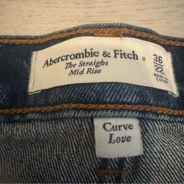Abercrombie Women’s Size 36 Curve Love Dark Wash Straigh Mid Rise Jeans NWOT - Image 3