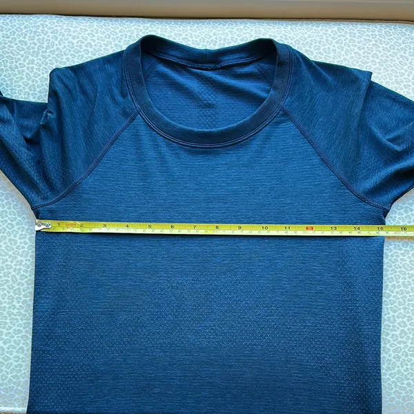 Lululemon Women's Swifty Blue Long Sleeve Activewear Performance Shirt Size S - Image 10
