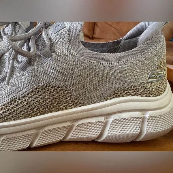 SKECHERS Memory Foam Sneakers Size 8.5 - Image 3