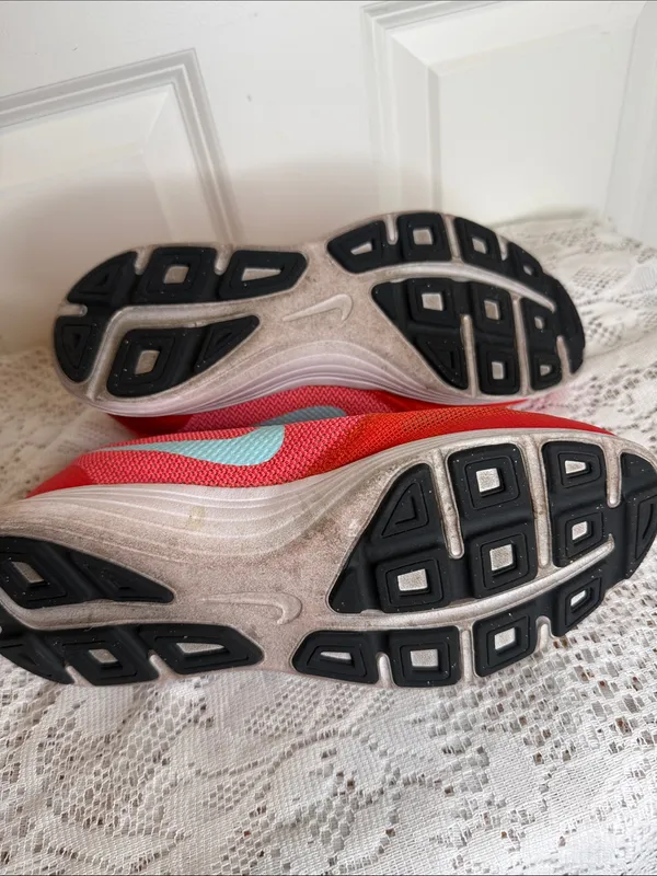 Nike Women's Coral-Red Running Sneakers with Aqua Swoosh Sz 8.5 (7Y) - Image 7