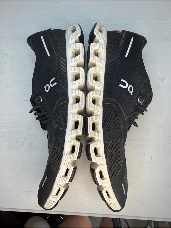 On Cloud 5 All Black Mesh Low Top Sneakers sz 8.5 - Image 2