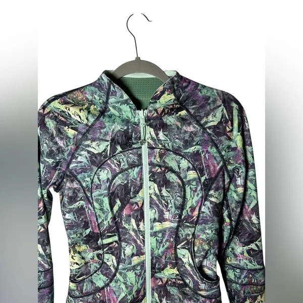 Lululemon Reversible Find Your Bliss Jacket Iridescent Multi Green‎ Size 4 - Image 5