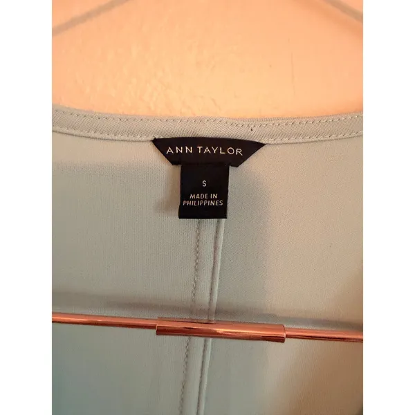 Ann Taylor Sleeveless Blouse Womens‎ Small Light Blue V-Neck Pleat Front Shell - Image 3