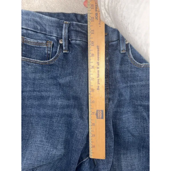Good American Good Classic Jeans in Indigo207 12/31 - Image 9