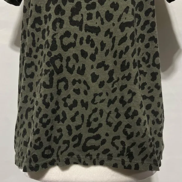 Lucky Brand Animal Print Short Sleeve Crewneck T-Shirt Olive Green Size Medium - Image 5