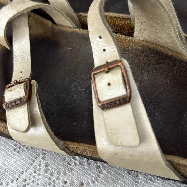 Birkenstock white leather straps slip on sandals sz 8 - Image 4