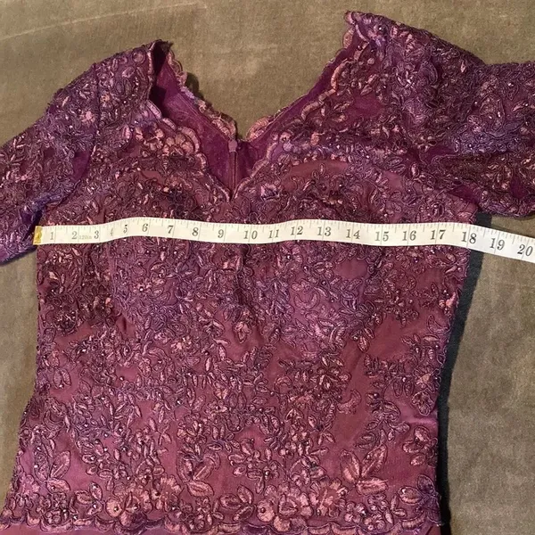 Women’s Full Length Purple Short Sleeve Chiffon Dress Lace Appliqué Size 10 - Image 10