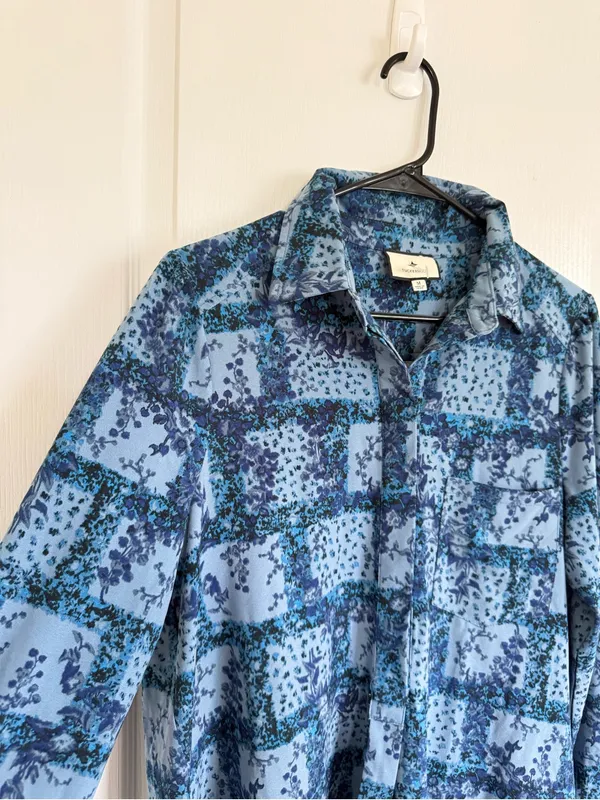 Tuckernuck Callahan Shirt Dress in Trellis Vine Crepe - Image 3